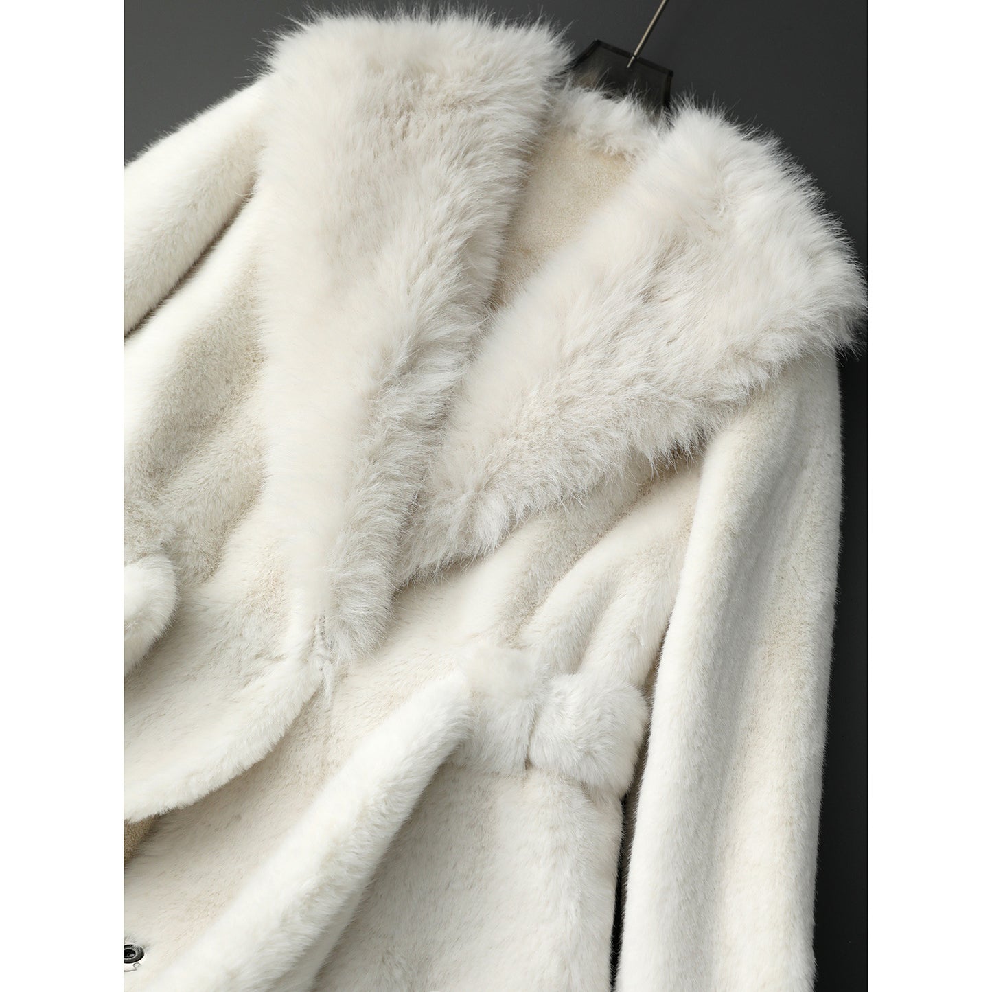 ミドル丈ファーコート